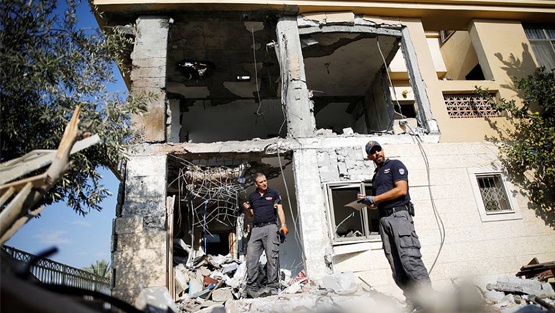 اسرائيل: الصاروخ الذي سقط في بئر السبع اخترق 3 طبقات باطون