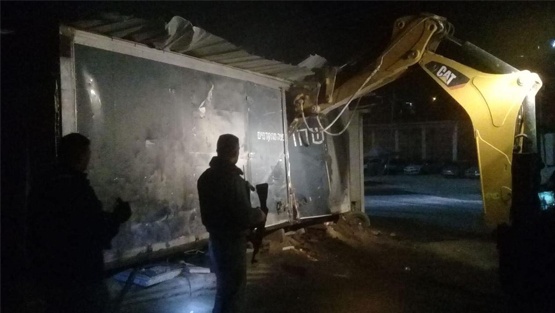 الوقائي والضابطة يداهمان محطات لبيع الوقود المهرب في الخليل
