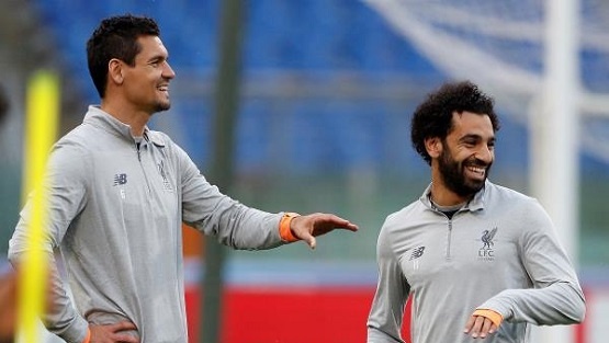 مدافع ليفربول يتحدث عن علاقته الودية مع صلاح