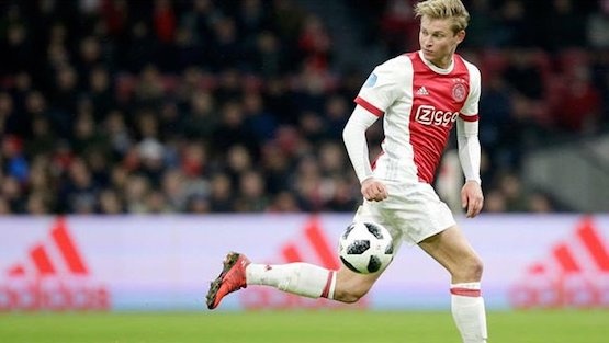 نجم أياكس يفضل مانشستر سيتي على برشلونة