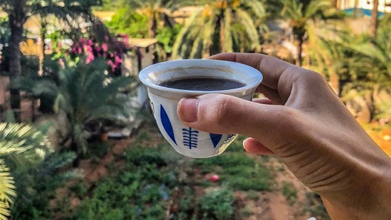 عادة خاطئة نرتكبها يوميًا عند شرب القهوة