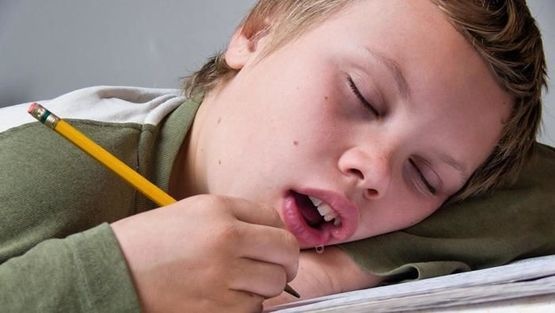 لماذا يسيل اللعاب أثناء النوم؟