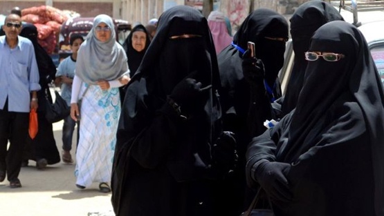 مصر: مشروع قانون لحظر النقاب بالأماكن العامة