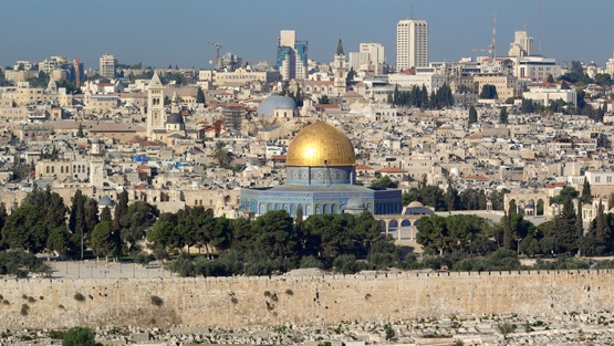 الاحتلال يواصل اعتداءاته على المؤسسات الوطنية في القدس
