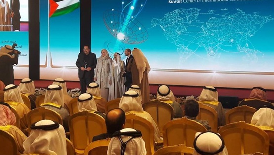 أمير الكويت يكرّم فلسطين لفوزها بجائزة التميز في التعليم