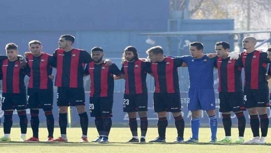 لاعبو فريق إسباني يحتجون وقت المباراة على تأخر رواتبهم
