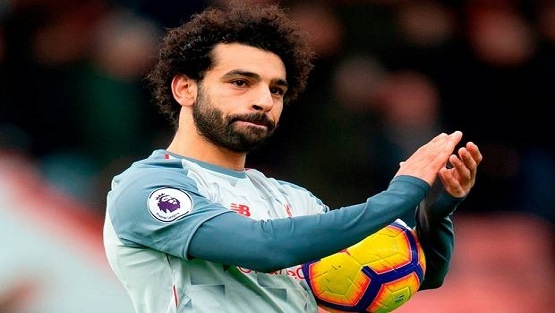 وزير الرياضة المصري يلتقي بوالد محمد صلاح
