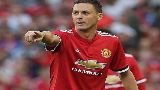 نجم مانشستر يونايتد يبرئ مورينيو من سوء نتائج الفريق