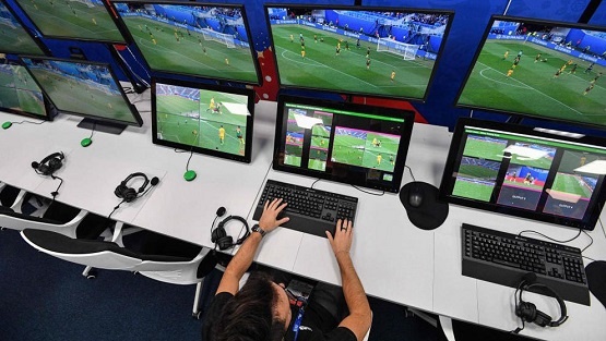 اليويفا يفكر بتسريع تطبيق تقنية (الفار) بدوري الأبطال