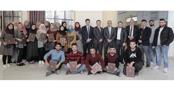 الاسلامي العربي يحتفل باختتام برنامجا تدريبيا لطلبة جامعة فلسطين التقنية خضوري بطولكرم
