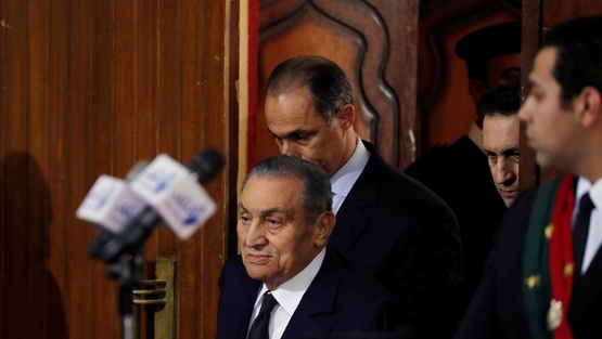 مبارك يدلي بشهادته في القضية ضد مرسي