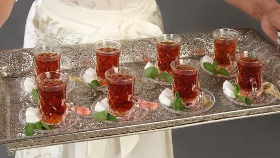 الشاي أم القهوة.. أيهما أفضل لتنشيط الجسم؟