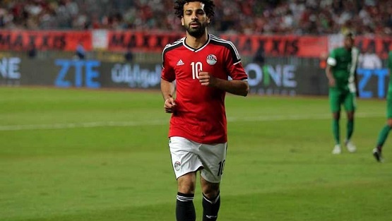 صلاح يثير الجدل حول علاقته مع المنتخب بصورة بالأبيض والأسود