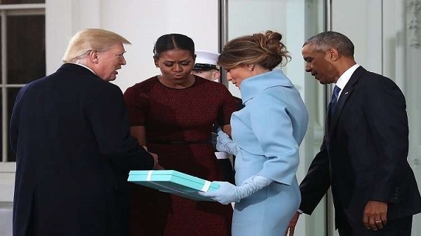 ميشيل أوباما تكشف عن هدية ميلانيا ترامب