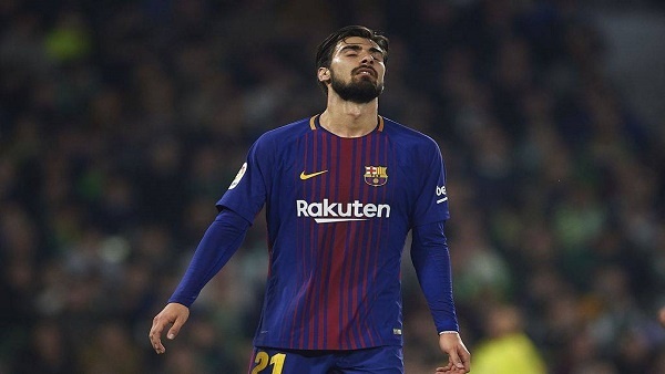 لاعب برشلونة يكشف عن أزمته النفسية داخل الفريق