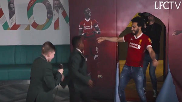 مقلب محمد صلاح مع الأطفال.. فيديو