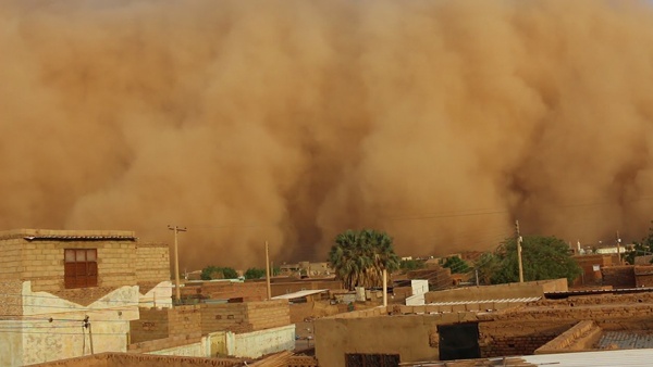 عاصفة رملية تضرب الخرطوم