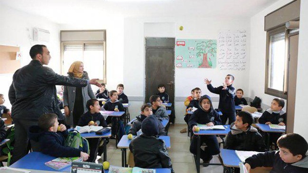 التربية تصرف مكافآت للعاملين بمديرية القدس