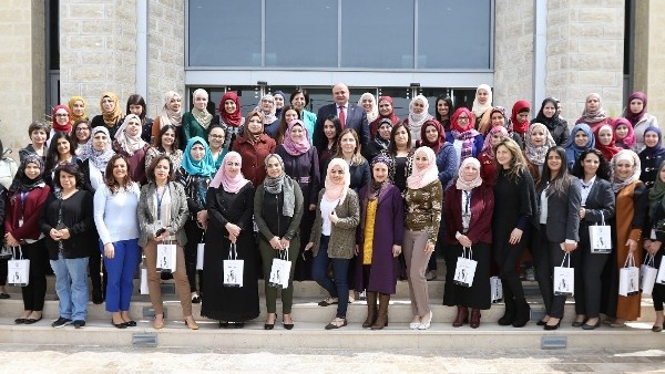 سلطة النقد تكرم موظفاتها بمناسبة اليوم العالمي للمرأة وعيد الأم
