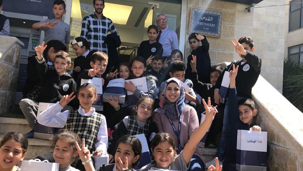 البنك الوطني ينظم فعالية للأسبوع المصرفي للأطفال والشباب في فرعه بالقدس