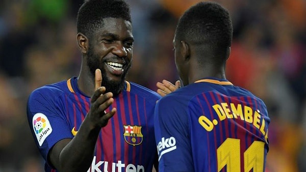 برشلونة يجمد مفاوضات تجديد عقد مدافعه الفرنسي