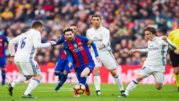 إجابة دبلوماسية من مودريتش حول ميسي ورونالدو
