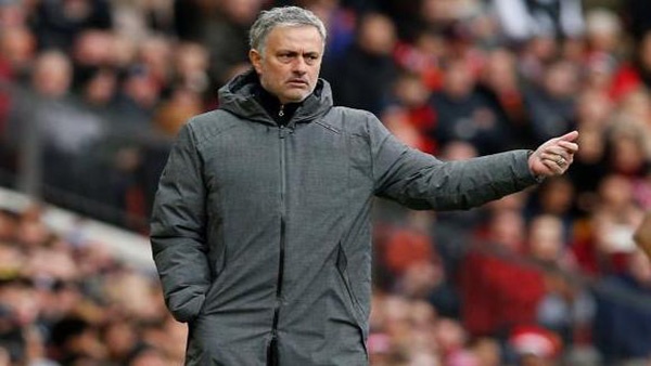 مورينيو يلمح لاستبعاد بعض اللاعبين من مواجهة الكأس