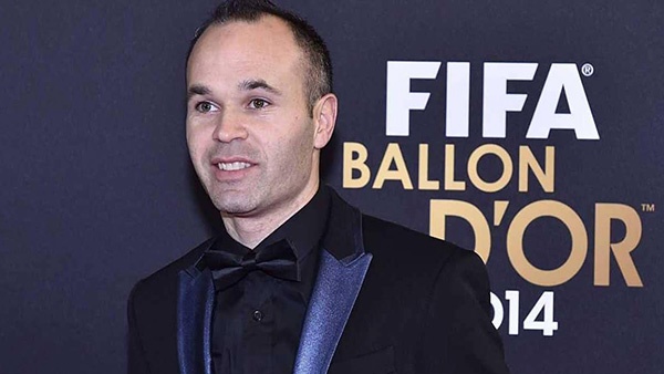 الرسام الذي اعتذرت منه فرانس فوتبول بسبب الكرة الذهبية