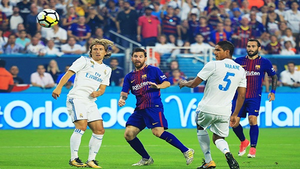 رابطة الليغا تتفهم موقف مدريد من الممر الشرفي