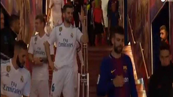 لاعب ريـال مدريد يرد على حجة بيكيه التحكيمية