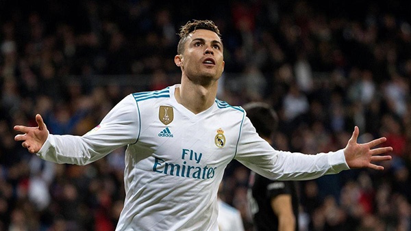 جماهير اليونايتد تطالب رونالدو بحرمان ليفربول من المجد الأوروبي