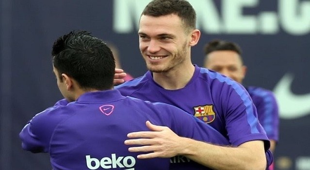 برشلونة يوضح طبيعة إصابة مدافعه