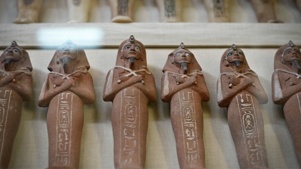 ضبط قطع أثرية فرعونية في إيطاليا