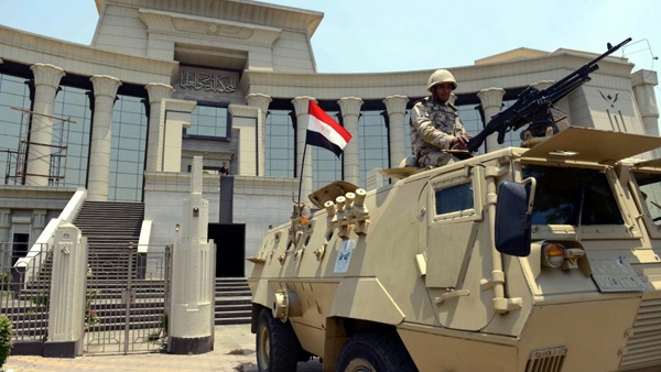 مصر.. إحالة 555 مشتبها إلى المحاكم العسكرية