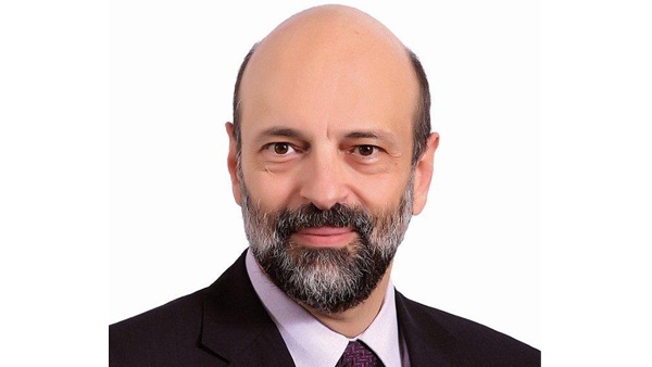 الرزاز يتعهد بسحب مشروع قانون الضريبة بعد أداء اليمين