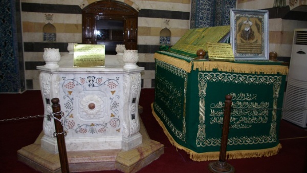 كيف مات صلاح الدين الأيوبي؟