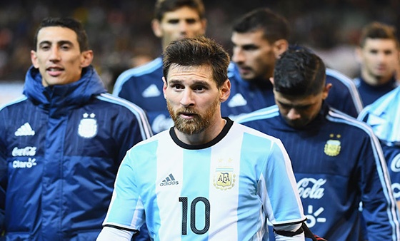 الأرجنتين تحضر 3 أطنان من المواد الغذائية إلى روسيا