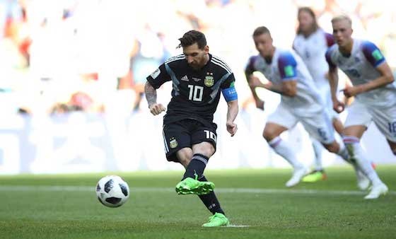 والدة ميسي: أمل ابني هو التتويج بكأس العالم