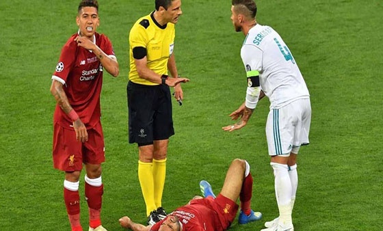 مهاجم ليفربول يرد بقسوة على راموس
