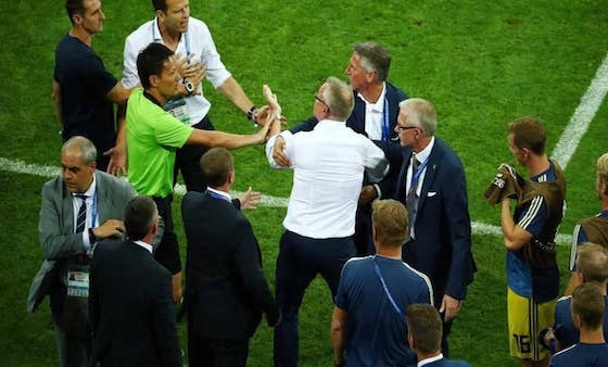 المنتخب الألماني يعتذر من نظيره السويدي