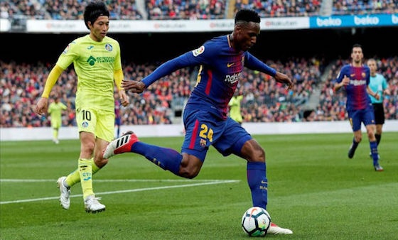 مدافع برشلونة يثير الجدل حول مستقبله