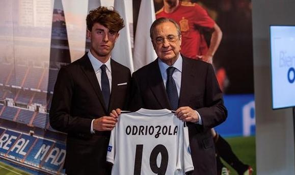 بيريز يعد بضم لاعبين كبار لريـال مدريد