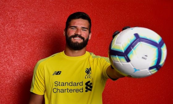 نجم برازيلي أقنع بيكر بالانتقال إلى ليفربول