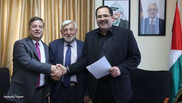 الخليل: كلية الطب الحكومية تستكمل التسجيل