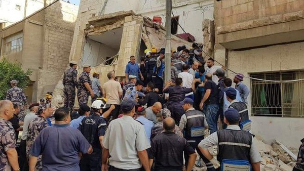 3 وفيات و6 إصابات بانهيار مبنى في الزرقاء