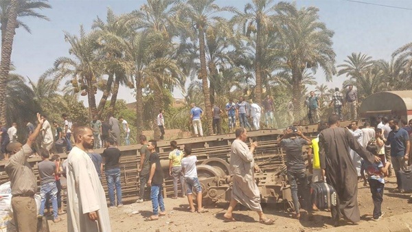 مصر.. عشرات المصابين في خروج قطار عن مساره