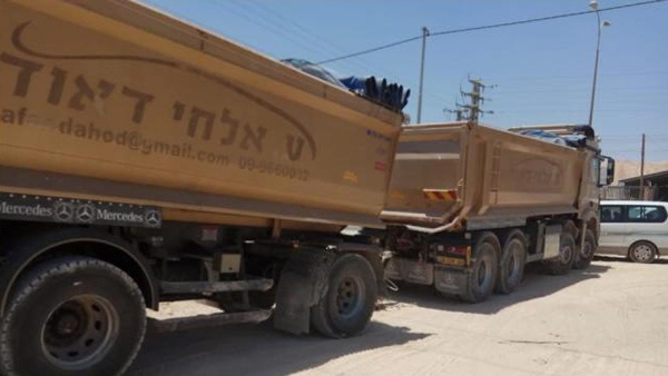 ضبط شاحنة تحمل مواد مضرة بالبيئة في أريحا