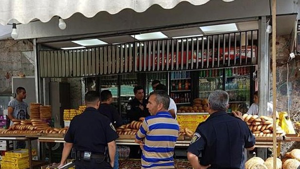 الاحتلال يهاجم بسطات الباعة وسط القدس