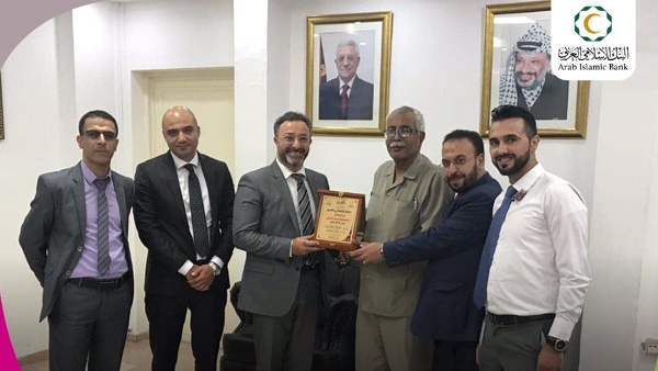 البنك الإسلامي العربي يزور بلدية جنين