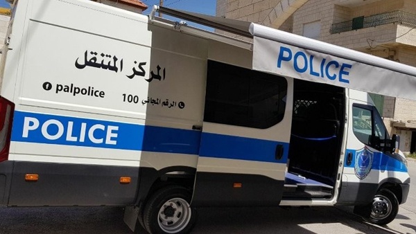 بدء عمل مركز شرطة متنقل في الخليل